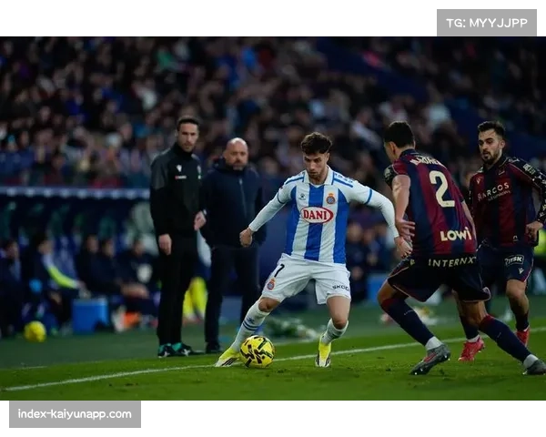 莱万特卡洛斯·埃斯皮双响救主，年轻球员成保级最后希望